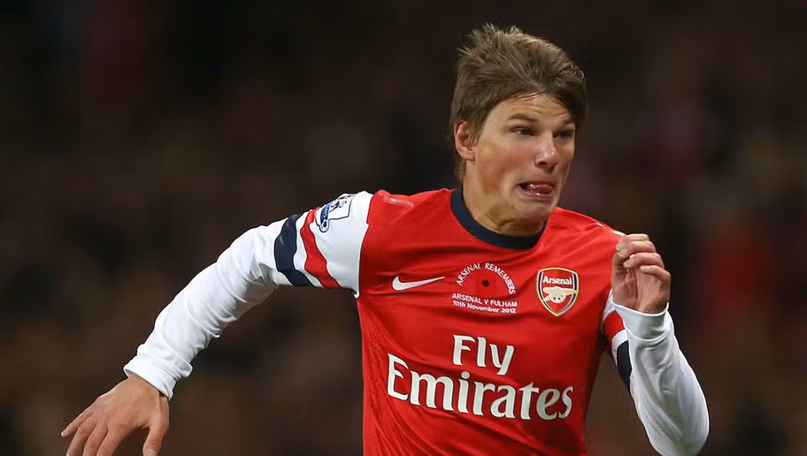 Andrey Arshavin cập bến Arsenal với giá 16,95 triệu bảng từ Zenit. Có thể xem đây là một bản hợp đồng thất bại cũng được, nhưng tin chắc với mỗi cổ động viên của Pháo thủ, họ luôn thầm cảm ơn vì đã từng được chứng kiến một Arshavin như thế như Bắc London.