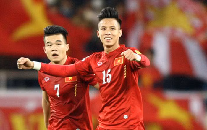 Quế Ngọc Hải cũng từng đảm nhận khá tốt vị trí này trong màu áo của U23 Việt Nam tại Sea Games 2015. Tuy nhiên, do thường xuyên phải đá vị trí trung vệ từ ĐTQG cho đến CLB nên trung vệ họ Quế phải qua thử thách trong thời gian tới.