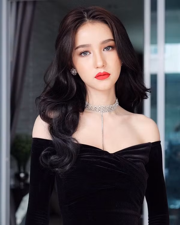Không chỉ tâm sự chuyện sức khỏe, Yoshi còn giãi bày cả chuyện tình cảm của mình, cô cũng từng có một vài mối tình nhưng rốt cuộc nó không đi được đến đâu.