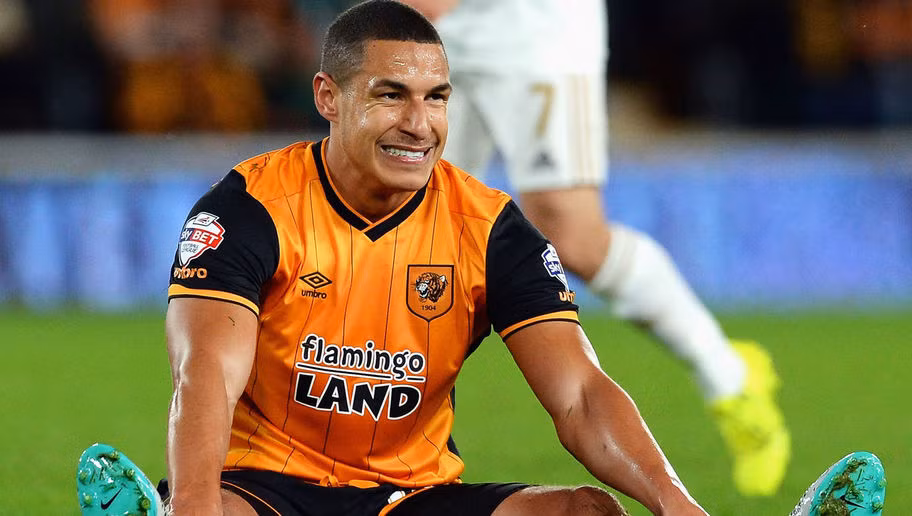 Trước Mamadou Sakho, Jake Livermore cũng là một cầu thủ thi đấu tại giải Ngoại hạng Anh từng dính đến doping. Cầu thủ của Hull City dính líu đến Cocaine hồi mùa bóng 2015 và kết quả là bị câu lạc bộ cấm cửa.