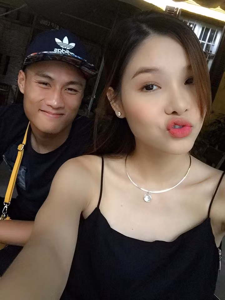 Chưa dừng lại ở đó, Kỳ Hân luôn biết thay đổi mình và làm mới tủ quần áo, giữ mãi vẻ đẹp theo phong cách rất riêng của mình trong mắt ông xã. Từ sang trọng, quý phái đến nhí nhảnh, dễ thương.