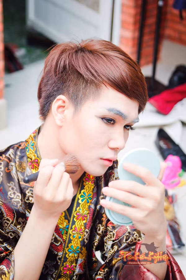 Trước đây, người ta nhìn Quân Kul bằng con mắt là một thảm họa của cộng đồng mạng Việt bằng những clip hết sức phản cảm và những ngôn từ không hợp với thuần phong mỹ tục.