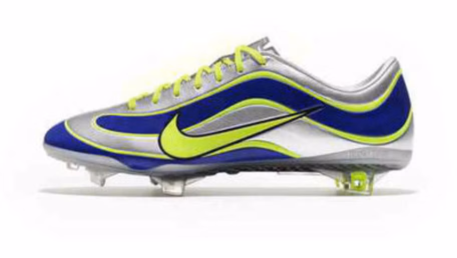 Để kỷ niệm 15 năm từ ngày cho ra đời đôi giày Nike Mercurial đầu tiên và là đôi giày đã giúp cho Người Ngoài Hành Tinh Ronaldo ghi dấu ấn trong sự nghiệp lừng lẫy của mình, Nike đã tái sinh dòng giày này với một phiên bản mới Nike Mercurial IX Special Edition.