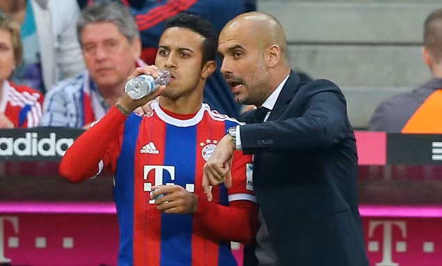 Guardiola đã nhắm đến trò cũ Thiago Alcantara cho vị trí tiền vệ trung tâm của Man City sau cú ngã tại cúp C1 châu Âu.