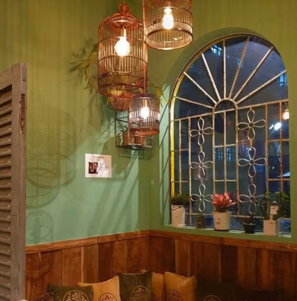 Điều đặc biệt là quán cafe Hội An Roastery vẫn theo những đồ uống quen thuộc của người Việt như sinh tố dừa, cà phê sữa đá, cà phê cốt dừa,…