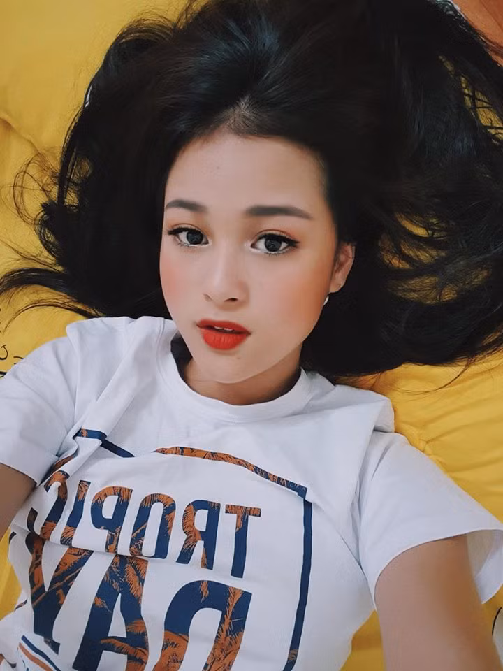 Mới đây nhất, Kiêu Phạm cũng góp mặt diễn xuất trong bộ phim “Lớp học tha thu” đình đám mạng xã hội.
