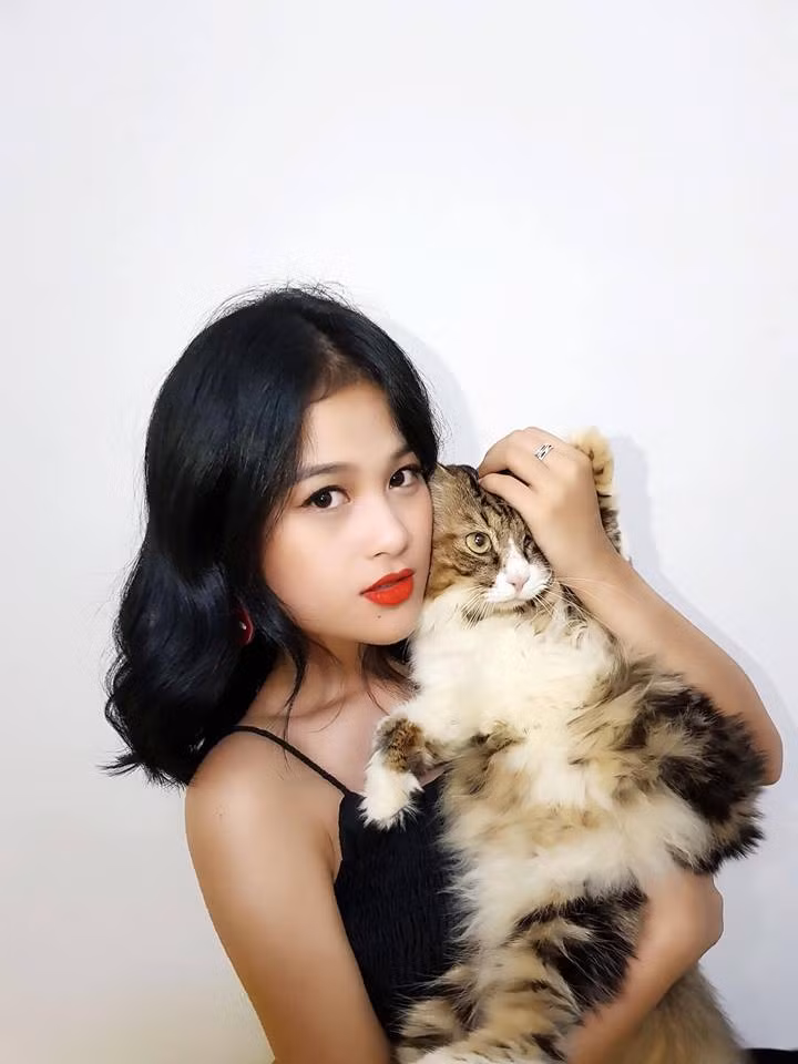 Bên cạnh đam mê với âm nhạc, Kiều Phạm còn chia sẻ rằng, cô nàng rất thích diễn xuất. 9x cũng từng tham gia các hoạt động như đóng phim hay tham giác MV của các ca sĩ.