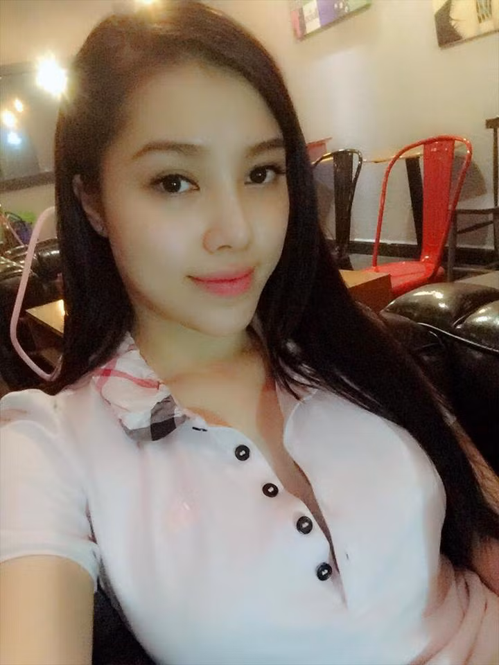 Mỗi tháng việc kinh doanh buôn bán mỹ phẩm online cùng với việc vận hành cửa hàng bánh của gia đình cũng đem về mức thu nhập từ 40 - 60 triệu đồng cho Kim Thanh. Đây là mức thu nhập nhiều người mơ ước mà đặc biệt với số tuổi 23 của cô gái này thì đó quả là điều phi thường.