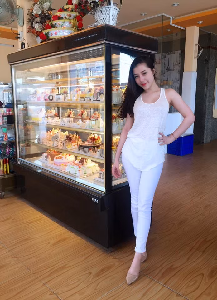 Thời gian gần đây, cư dân mạng chú ý tới cô hot girl 9X xinh đẹp Hoàng Kim Thanh với có khả năng kiếm tiền siêu hạng lên tới 60 triệu đồng/ tháng.