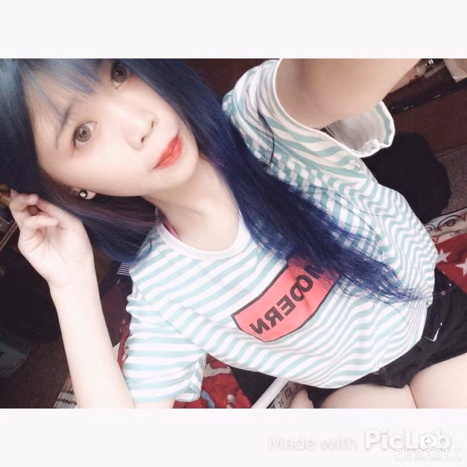 Không chỉ thích nghiện nhuộm tóc, Thanh Hồng còn thích xăm hình. Sau hình xăm đầu tiên, cô nàng này thích thú và dần đam mê bộ môn nghệ thuật "họa bì".