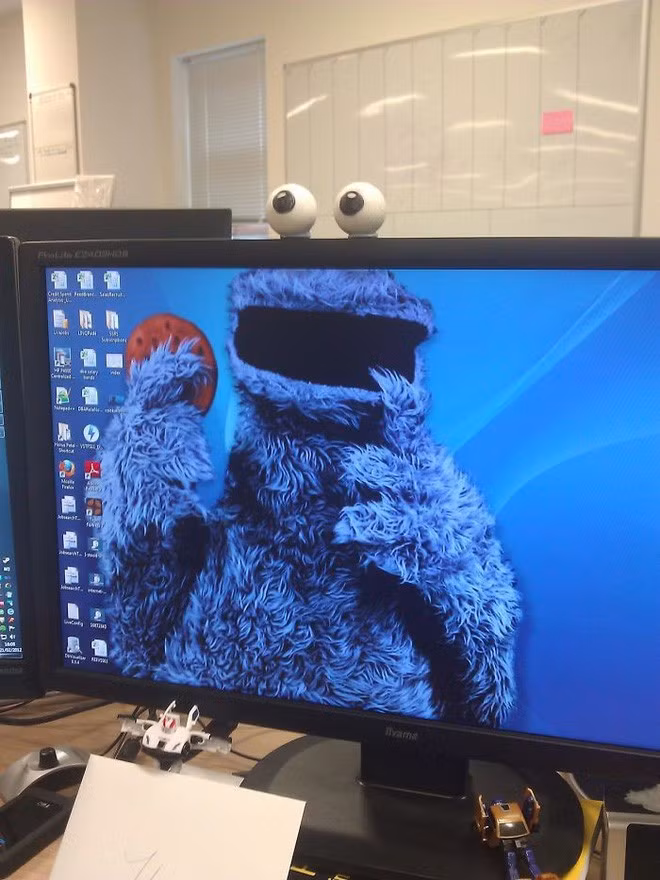 Ý tưởng không tệ chút nào, đây là Cookie Monster đã ghé đến thăm chiếc máy tính của bạn.