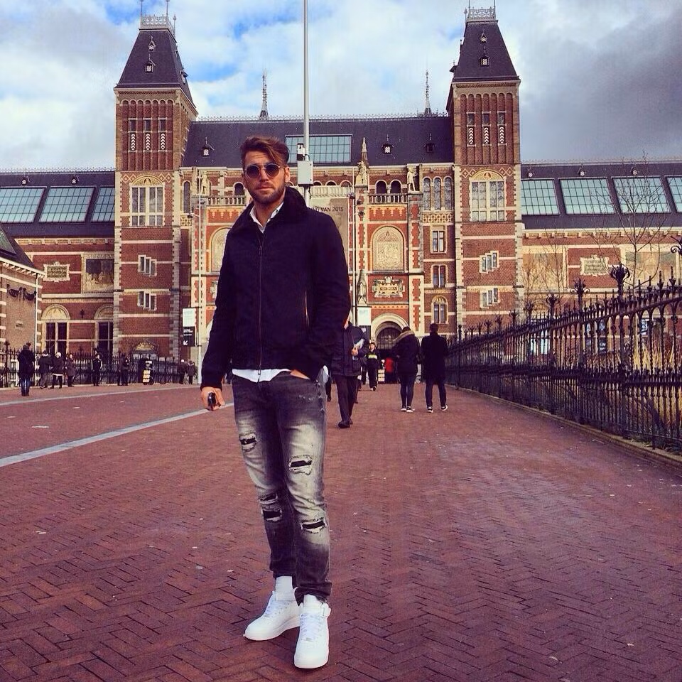 Marko Simic sinh ngày 23/1/1988 tại Zagreb, Thủ đô của Croatia.