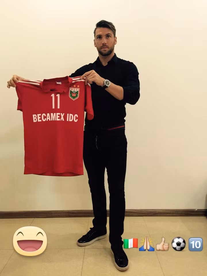 Về với B.Bình Dương từ V.League 2015, Marko Simic đã để lại rất nhiều ấn tượng cho Ban lãnh đạo cũng như NHM đất Thủ. Chính sự cao to cùng với lối chơi thông minh và nhanh nhẹ giúp cầu thủ người Croatia này hòa nhập nhanh với CLB mới.