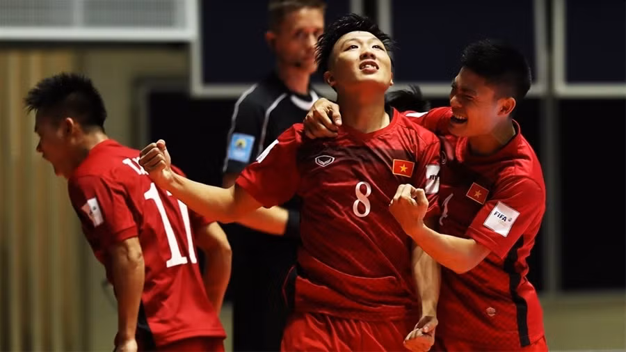 Trong chiến thắng của ĐT Futsal Việt Nam, chính Minh Trí là người tỏa sáng với cú hat-trick ở cuối hiệp một và giữa hiệp hai.