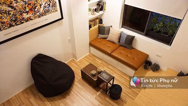 Lựa chọn gam màu chủ đạo trắng sáng đơn giản, kiến trúc sư đã biến hóa căn hộ nhỏ xinh trở nên hiện đại, ấm áp hơn. Ngoài ra, việc lựa chọn sử dụng tone màu sáng còn giúp căn hộ như được rộng ra, tạo cảm giác hài hòa cho người nhìn &amp; dễ dàng hơn trong việc bài trí.