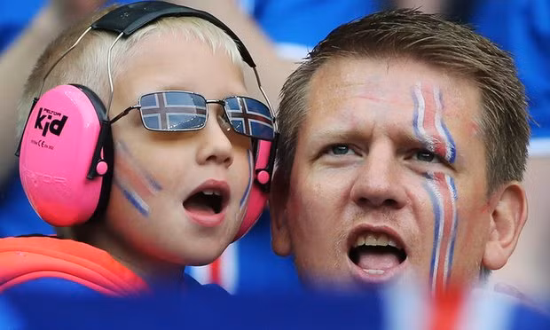 Dù đã để thua đội chủ nhà Pháp với tỷ số 5-2 tại vòng tứ kết Euro 2016 trên Stade de France, thế nhưng NHM bóng đá Iceland vẫn khiến cả thế giới phải nhớ đến mình bằng tinh thần cổ vũ không biết mệt mỏi.
