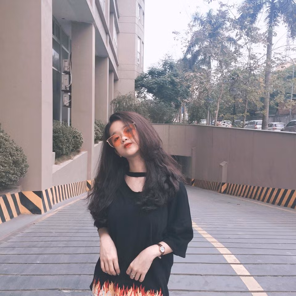 Linh Ka tên thật là Chu Diệu Linh. Linh Ka sinh năm 2002, hiện đang là học sinh trường THCS Giảng Võ (Hà Nội). Không chỉ học giỏi, Linh còn nổi bật trên mạng xã hội bằng năng khiếu ca hát và nhảy múa của mình.