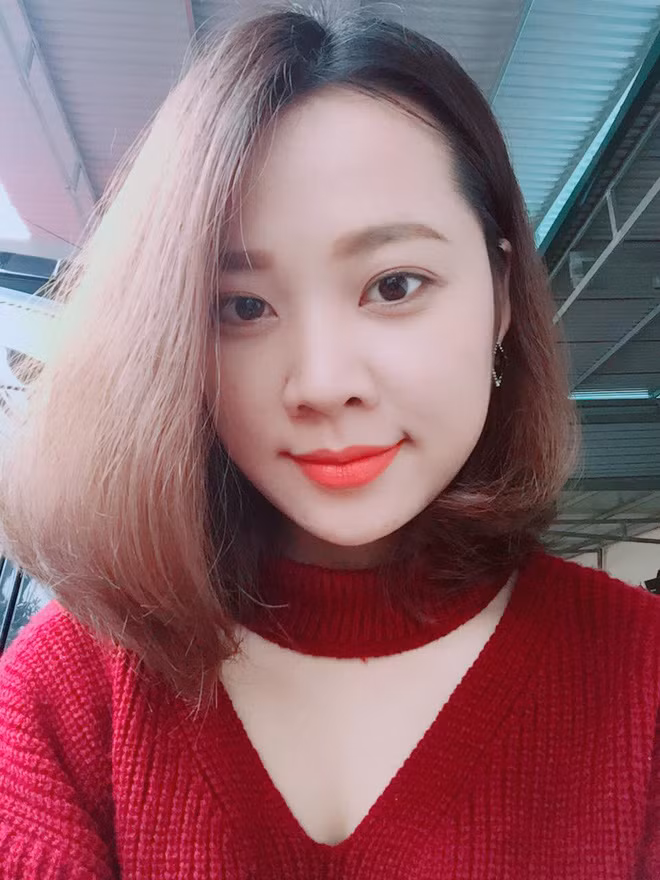 Tuy nhiên, nếu viết đúng phiên âm tiếng Việt tên đầy đủ của Noel là Nguyễn Thị Nô En. Vì gia đình ở vùng núi, chẳng ai cho ghi tên tiếng Anh nên cái tên Nô En được phiên âm như cách viết.