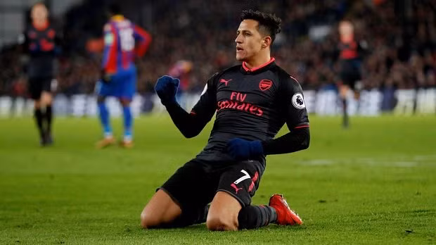 Theo các nguồn tin uy tín từ báo chí Anh, Alexis Sanchez đã yêu cầu người đại diện gấp rút liên lạc với phía Manchester City để rời Arsenal.