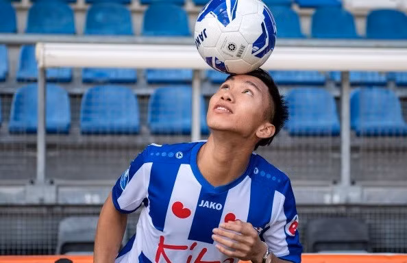 Buoi tap dau tien cua Van Hau tai Heerenveen cam cua bao chi