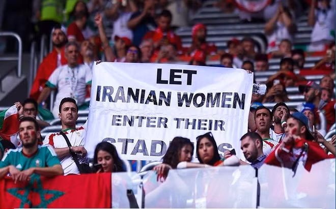 Kỳ World Cup này, nhiều phụ nữ Iran đã được đến sân xem bóng đá.