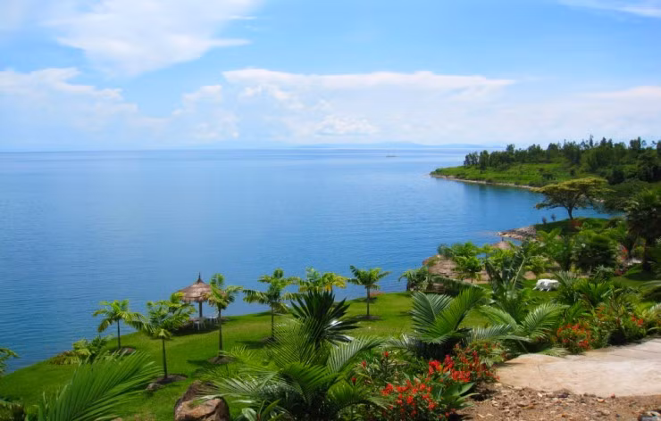 Hồ Kivu: Một trong những hồ lớn của châu Phi, Kivu trải dài qua biên giới của Cộng hòa Dân chủ Congo và Rwanda. Hồ nổi tiếng với vụ nổ limnic, gây ra sự phun trào đột ngột của carbon dioxide và methane, dẫn đến việc giết chết vô số sinh vật trong và xung quanh hồ.