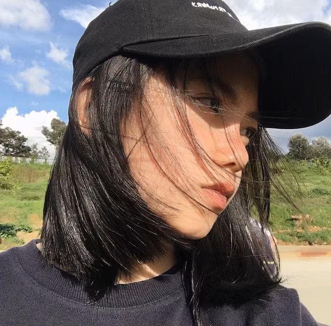 Trong những bức ảnh của Thanh Ngân, nhiều người nhận thấy cô dành nhiều sự đầu tư cho các hình ảnh từ màu sắc đến bố cục và ước mơ của cô nữ sinh này đó là trở thành một designer.