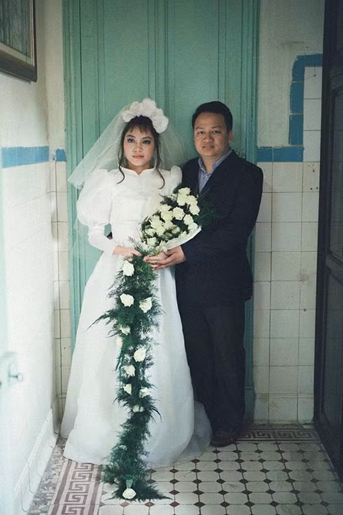 Tuy nhiên, thành quả nhận được sau những khó khăn, vất vả là những tấm ảnh cưới hết sức có ý nghĩa.