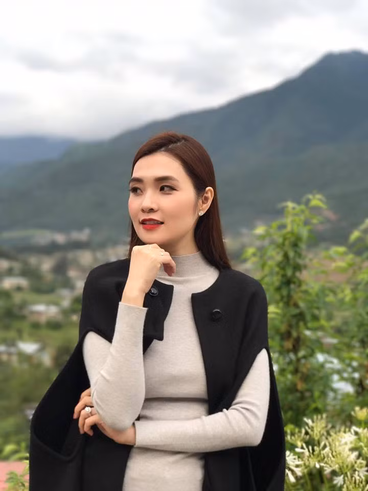 Từng phải chạy đôn đáo để lo từng buổi tập cho các cầu thủ CLB Thanglong Warrios trong thời gian đầu mới thành lập, nhưng vị nữ chủ tịch xinh đẹp này không nề hà và coi đó là bước đầu khó khăn và qua phần khó sẽ tới phần hưởng thụ.