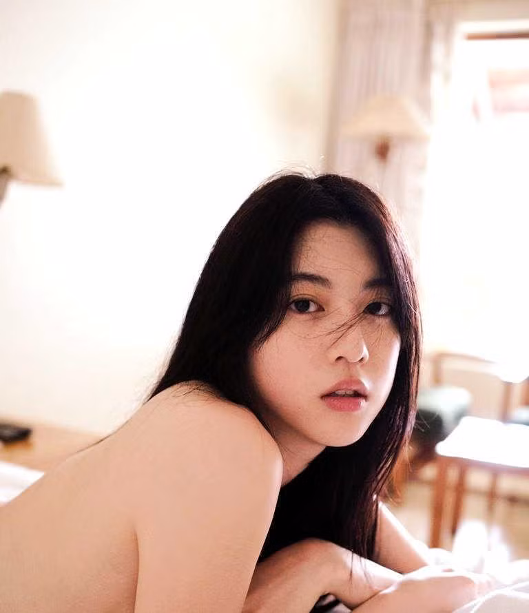 Mới đây, bài đăng trên trang mạng xã hội Pann ghi lại hình ảnh của một nữ idol 9X Nhật Bản sinh năm 1996 đang khiến dân tình xứ Hàn phát cuồng.