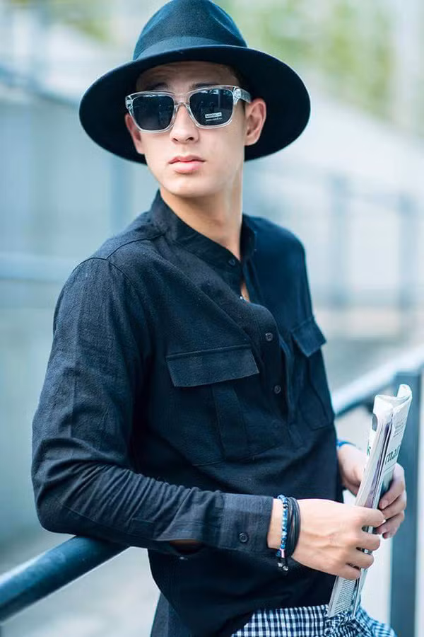 Phạm Hồng Nam là tay vợt của bộ môn cầu lông sinh năm 1996 tại Hà Nội. Anh chàng này không chỉ sở hữu vẻ điển trai mà còn được chú ý bằng chiều cao khá khủng lên tới 1m83.