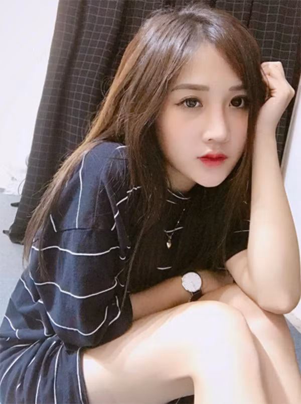 Ngoài việc sở hữu gương mặt ưa nhìn thì Hương Linh còn đầu tư xây dựng phong cách thời trang năng động, cá tính.