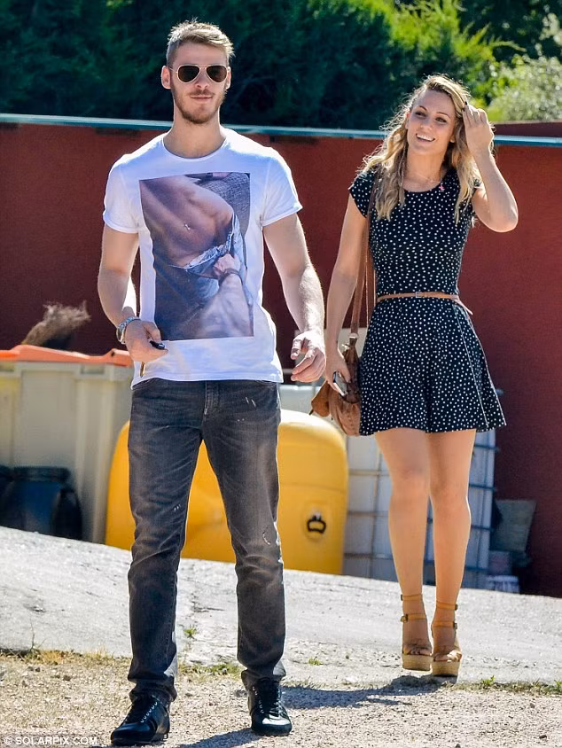 Dường như các cầu thủ Tây Ban Nha đều sở hữu các cô người yêu xinh đẹp và David De Gea cũng không nằm ngoài số đó.
