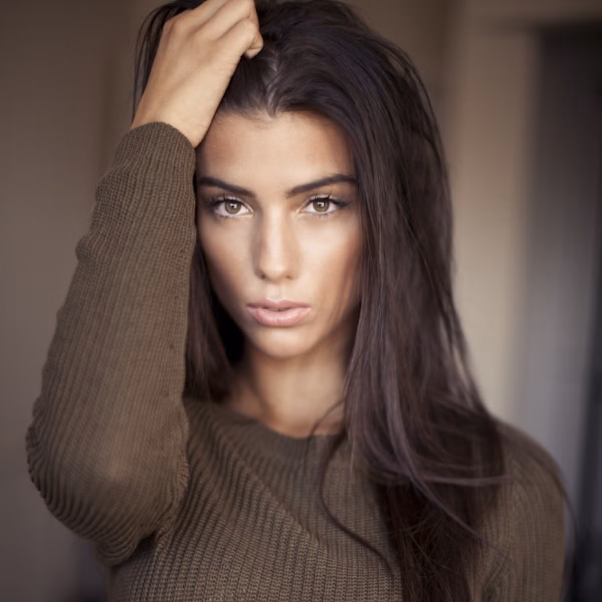Ludivine Kadri năm nay 26 tuổi, là vợ của hậu vệ Bacary Sagna, người sẽ đại diện cho đội tuyển Pháp thi đấu tại Euro 2016. Không quá bất ngờ nếu nói rằng Ludivine chính là nàng Wags nóng bỏng và sexy nhất của đội chủ nhà.