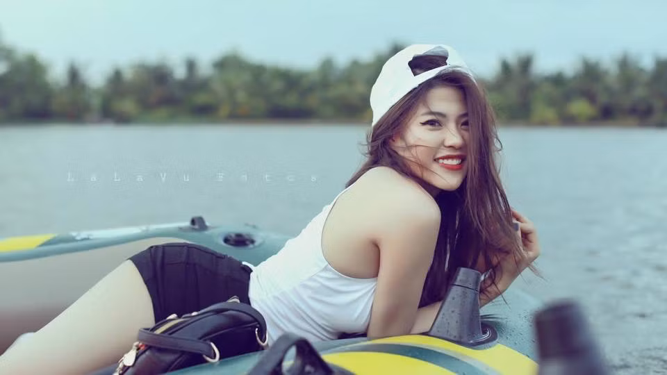 Ngoài việc làm DJ, Ngọc Anh cũng là gương mặt thường xuyên xuất hiện trong những bộ hình thời trang của những nhiếp ảnh gia có tiếng tại Việt Nam.
