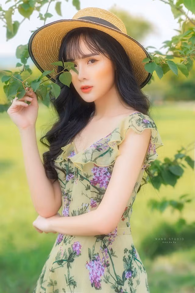 Huyền Trang thừa nhận trước đây cô rất thích thử sức tại các cuộc thi sắc đẹp và không cảm thấy quá đáng khi bị nhiều người nhận xét là "dành cả thanh xuân để đi thi hoa hậu".