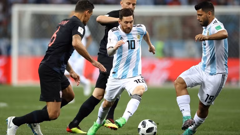 Truc tiep Argentina 0-3 Croatia: Vu cong Tango thua tham ngay Messi 