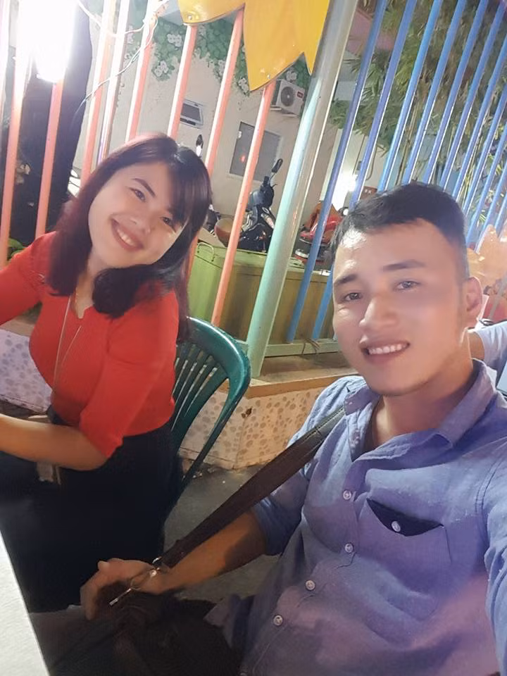 Duy Kiệt tiết lộ, việc khó nhất trong màn cầu hôn là tập nhảy vì mọi người đều là dân không chuyên. Nhưng với gần một tuần bí mật luyện tập, các động tác cũng dần nhuần nhuyễn.
