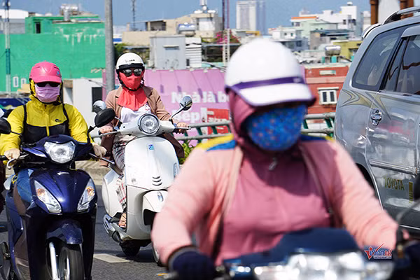 Thoi tiet 18/5: Ha Noi nong ham hap, tia cuc tim tang cao
