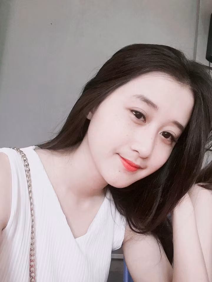 Ngay sau khi đoạn clip hot girl xinh đẹp ngủ gật xuất hiện, các "ma xó mạng xã hội" đã cất công, truy tìm chủ nhân của clip và thành quả mang lại đã khiến họ cảm thấy vô cùng hài lòng.