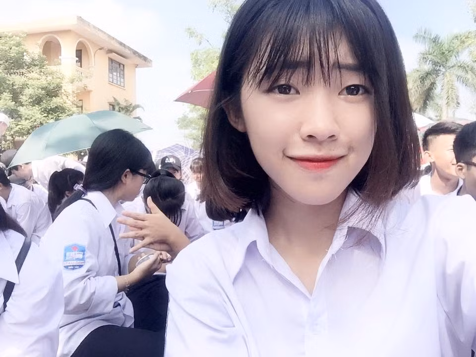 Đồng cảm xúc với Pham Hoang Anh là nickname Nguyen Ngoc Hai An tại Hà Nội chia sẻ: "Bồi hồi lắm ngày gặp lại bạn bè và thầy cô, năm nay không được đi học hè vì mắc sốt xuất huyết nên giờ mới được đoàn tụ với toàn bộ tập thể. Cố gắng phấn đầu cho một ngày mai tươi sáng".
