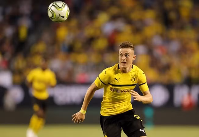 Nguồn tin từ BILD tiết lộ, Larsen đang muốn rời Dortmund. Lúc này, tài năng trẻ này đang lọt vào tầm ngắm của Stuttgart, câu lạc bộ từng sở hữu Larsen theo dạng cho mượn ở mùa giải 2017/18.