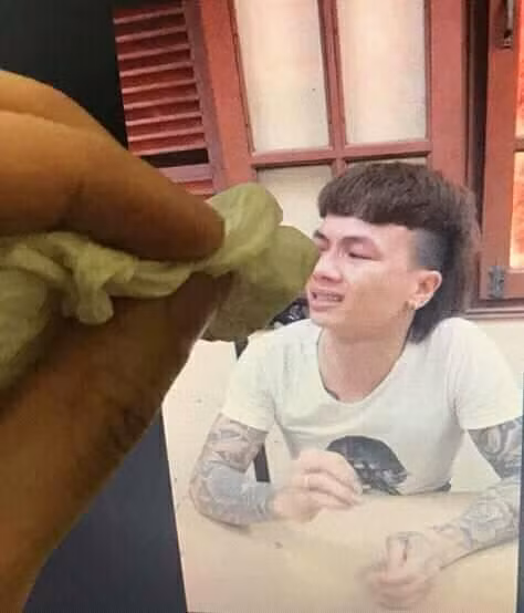 Dân mạng đã nhẹ nhàng lau những giọt nước mắt hối lỗi muộn màng của chàng nhân vật mạng hot nhất thời gian qua.