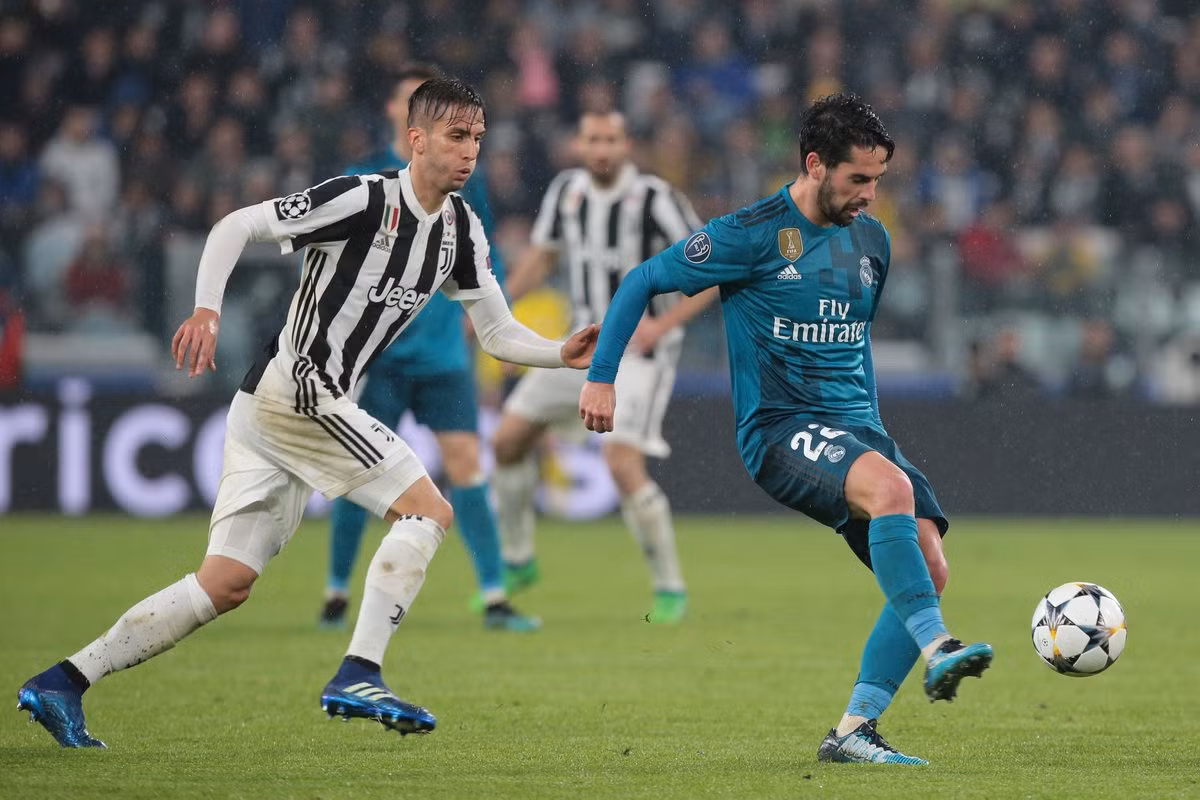 Ngay sau khi tỏa sáng trong trận tứ kết UEFA Champions League, Isco được chính Juventus đề nghị chuyển nhượng.