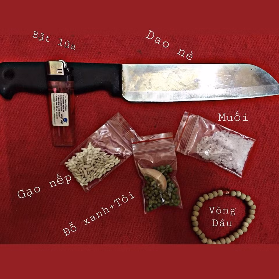Những thứ mà dân mạng khuyên nhau nên mang theo người trong tháng cô hồn xui xẻo.