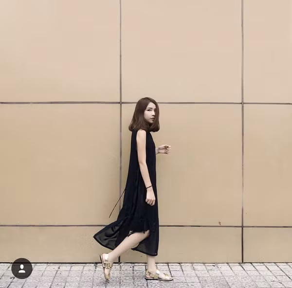 Hiện cô đang là chủ của một shop quần áo dành cho giới trẻ, vì vậy, Instagram của Hà Mỹ Ngân lúc nào cũng tràn ngập đồ đẹp, hình đẹp.