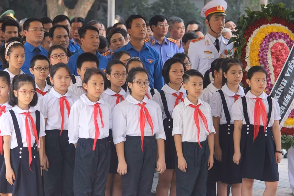 Hang nghin nguoi dan do ve vieng Nguyen Tong Bi thu Do Muoi-Hinh-3