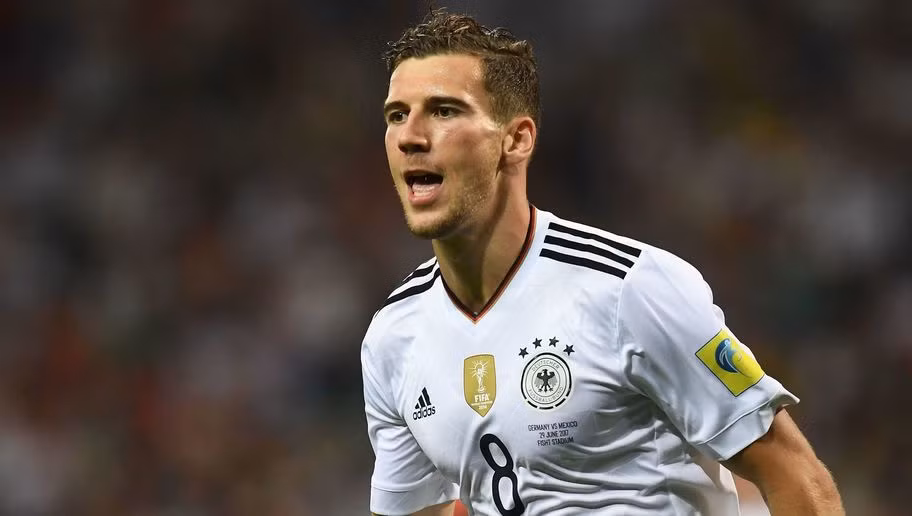 Hàng hot Bundesliga sẽ về Liverpool: Tờ Don Balon đã thông tin thêm về đội bóng Leon Goretzka sẽ gia nhập. Cụ thể, tờ báo TBN cho biết, Liverpool đã đánh bại Chelsea, Tottenham, Arsenal để giành chiến thắng trong cuộc đua đến chữ ký của tiền vệ Schalke 04. Ảnh: Don Balon