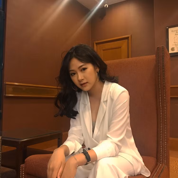 Là một nhân tố mới và lạ, Thanh Hoa nhanh chóng trở thành mẫu ảnh được nhiều shop "săn lùng".