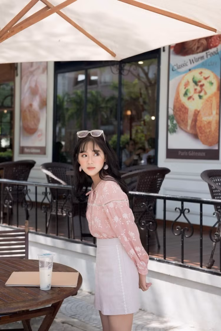 Thanh Hoa có tính cách vui vẻ, cởi mở, hòa đồng và dễ gần.